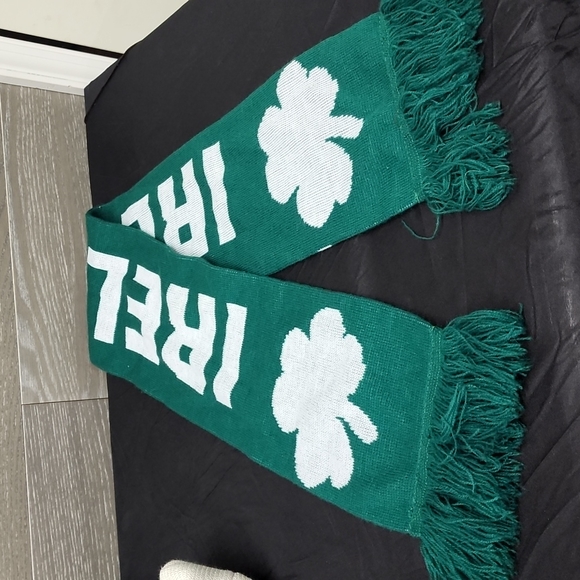 Irland 4 leaf clover green fringe scarf - Picture 1 of 4